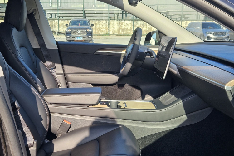 特斯拉 Model Y 2021款 标准续航后驱版中控内饰7009