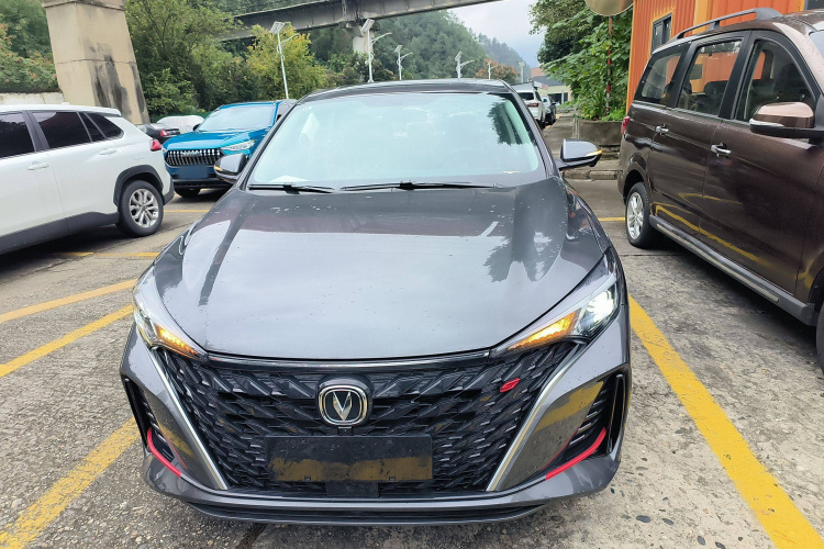 长安 逸动 2025款 PLUS 1.4T 双离合高能版车身外观2