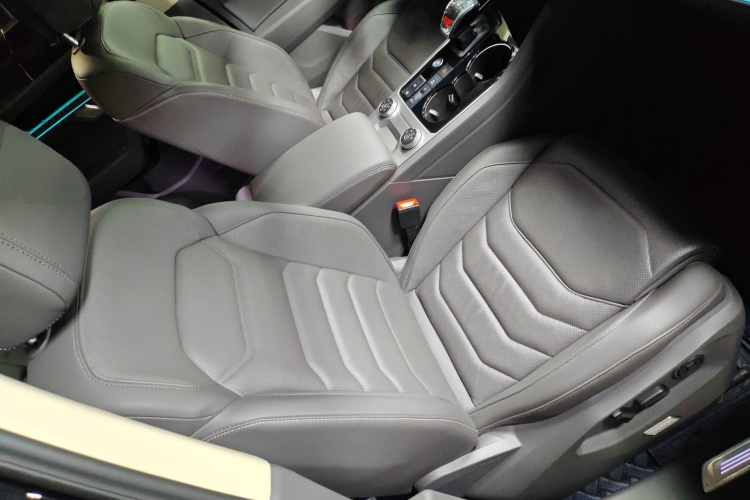 大众 途锐 2022款 3.0TSI 锐享版 曜黑运动套装局部细节41