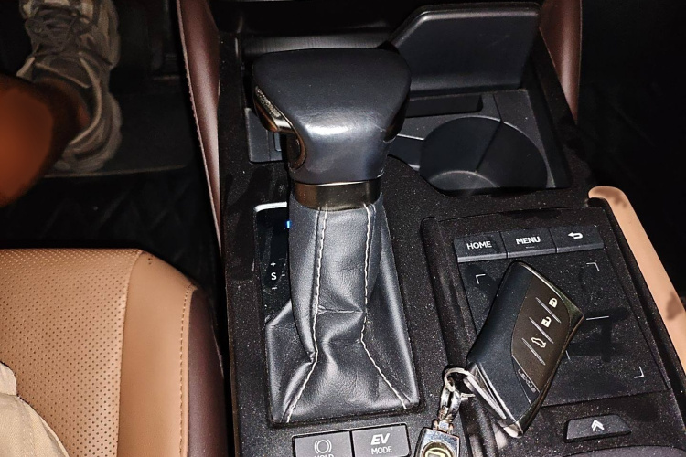 雷克萨斯ES 2020款 300h 卓越版局部细节18