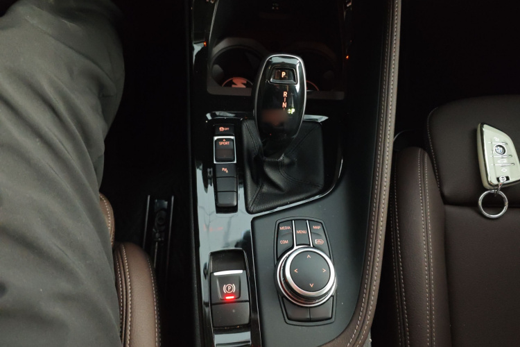 宝马X2 2023款 sDrive25i M运动曜夜版局部细节18