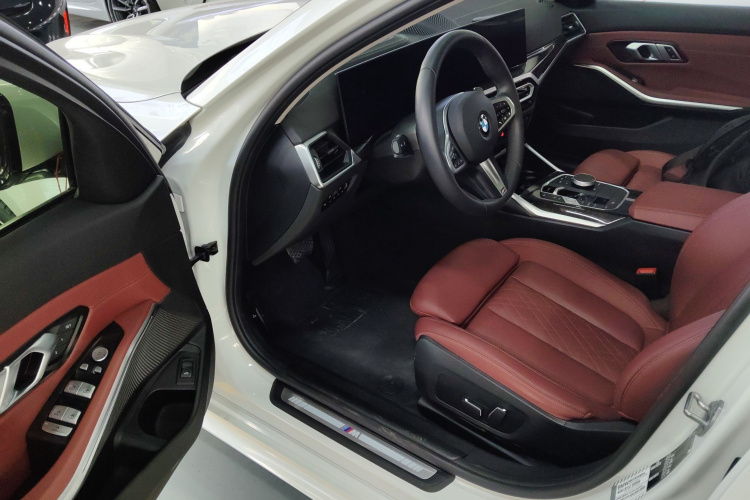 宝马3系 2024款 325Li M运动套装中控内饰7003