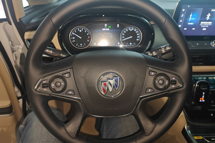 别克GL8 2023款 改款 陆上公务舱 豪华型中控内饰13