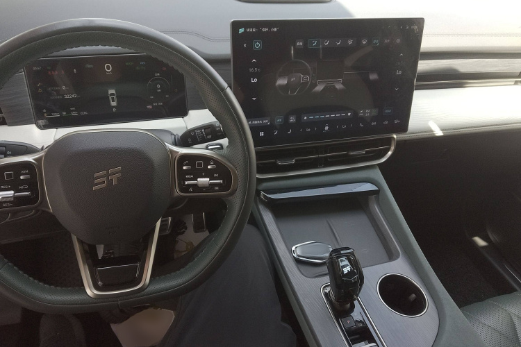 捷途山海L9 2024款 1.5TD 2DHT Max 7座中控内饰7003