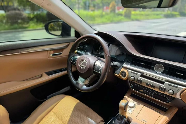 雷克萨斯ES 2015款 200 精英版中控内饰7006