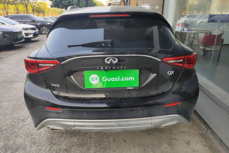 英菲尼迪QX30 2017款 2.0T 四驱运动版车身外观6