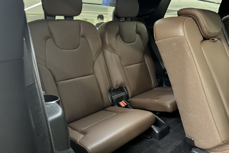 沃尔沃XC90 2023款 B6 智逸豪华版 7座中控内饰7012
