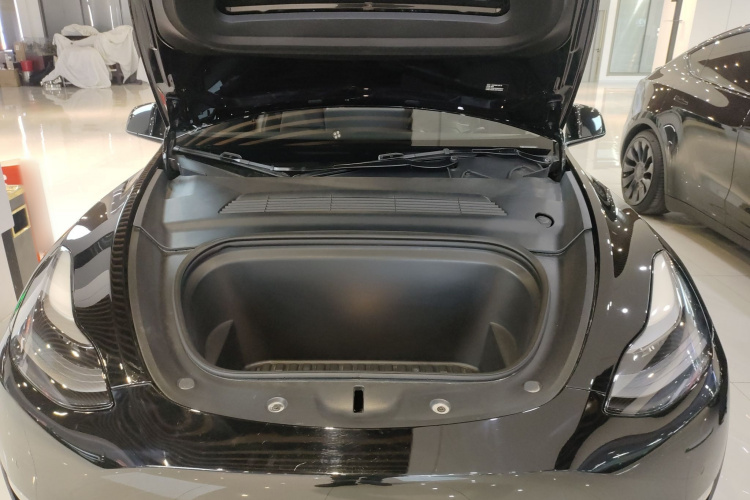 特斯拉 Model Y 2021款 Performance高性能全轮驱动版机舱底盘24