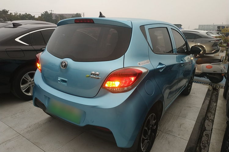 长安欧尚 奔奔E-Star 2021款 国民版 心悦版 磷酸铁锂（31.86kWh）车身外观6005