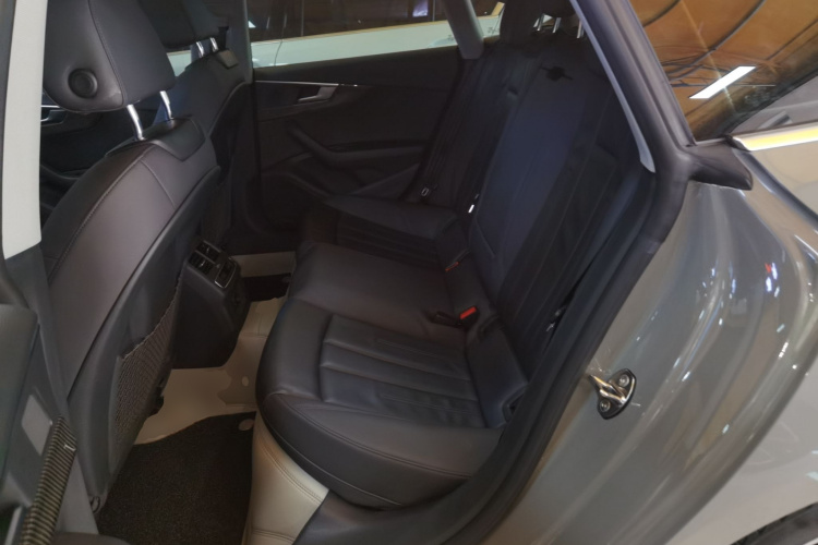 奥迪A5 2021款 Sportback 40 TFSI 时尚致雅型中控内饰21