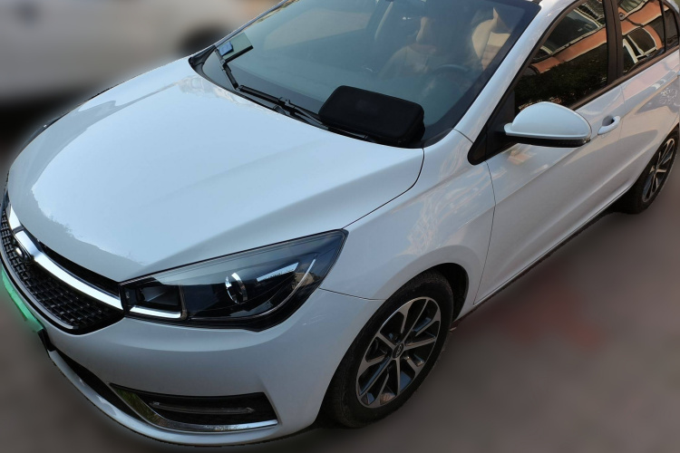 奇瑞 艾瑞泽5 2021款 PRO 1.5L CVT青春版车身外观1