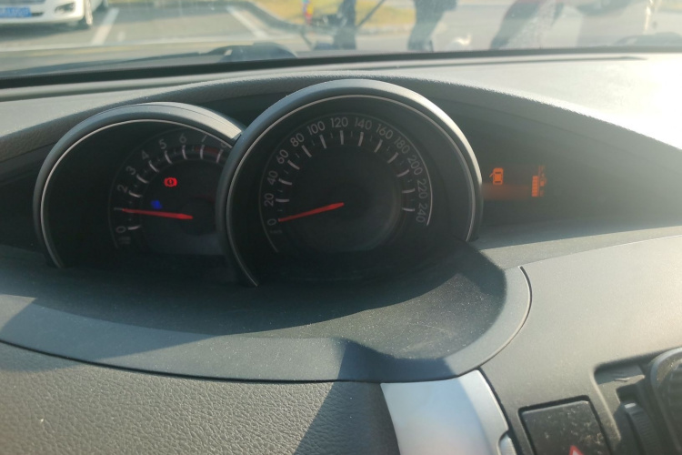 丰田 逸致 2011款 180E CVT精英版局部细节14