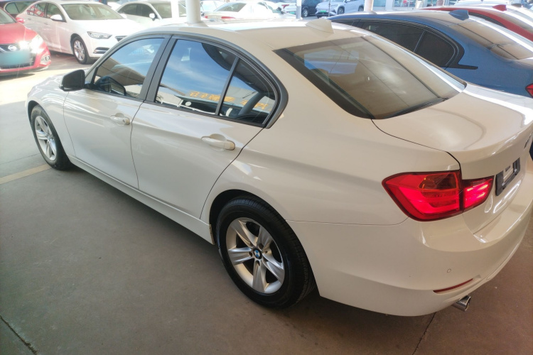 宝马3系 2015款 320i 时尚型车身外观4