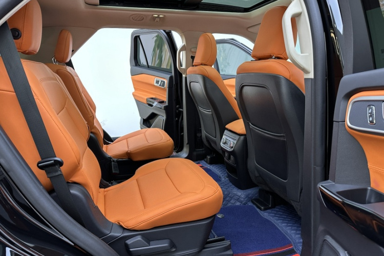 福特 探险者 2020款 EcoBoost 285 后驱风尚版 6座中控内饰7003