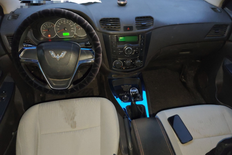 五菱汽车 五菱宏光 2015款 1.5L S 基本型国V中控内饰12