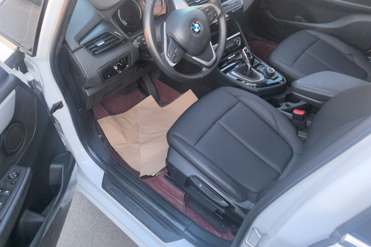 宝马2系多功能旅行车 2019款 220i 领先型中控内饰7002