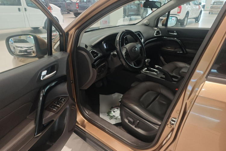 广汽传祺 传祺GS4 2015款 200T G-DCT豪华版中控内饰20