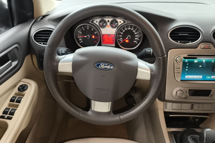 福特 福克斯 2013款 两厢经典 1.8L 手动时尚型中控内饰13