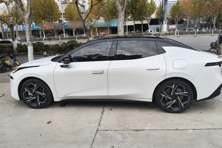 领克07 2024款 EM-P 126长续航 Ultra车身外观4