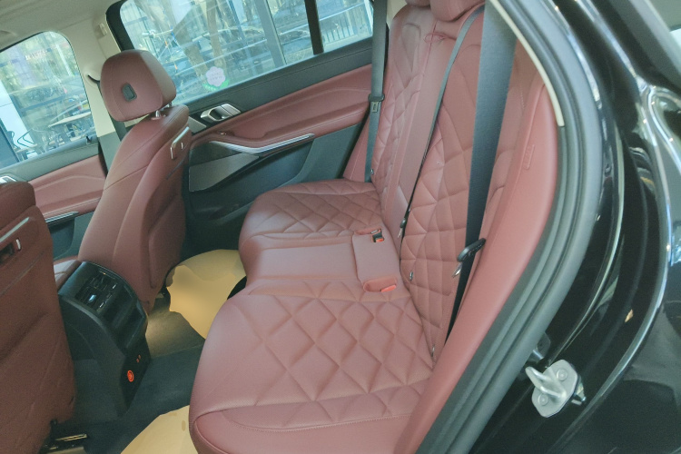 宝马X5 2023款 xDrive 30Li 尊享型M运动套装中控内饰21