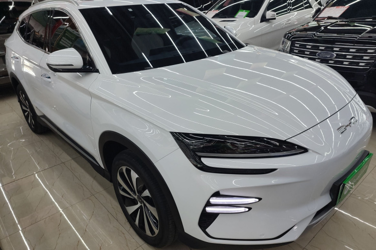 比亚迪 宋PLUS新能源 2023款 冠军版 EV 520KM 尊贵型车身外观3