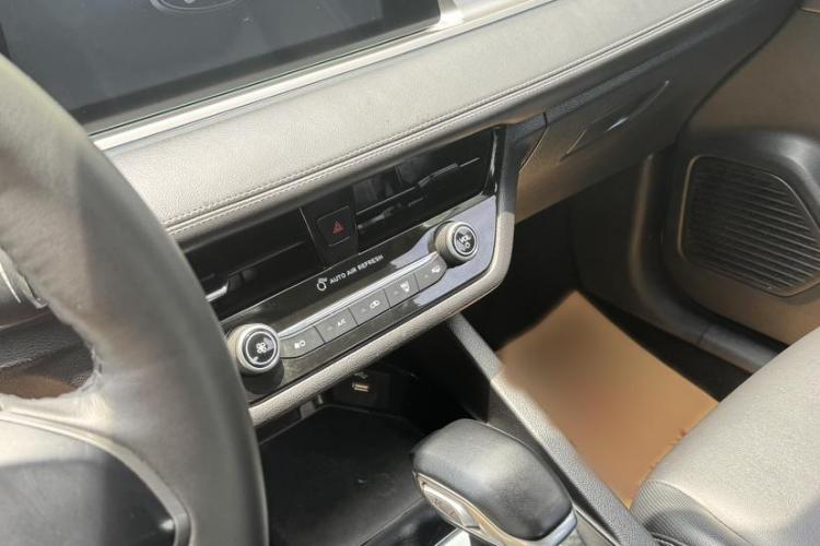 福特 福睿斯 2021款 1.5L 自动钻石版中控内饰7002