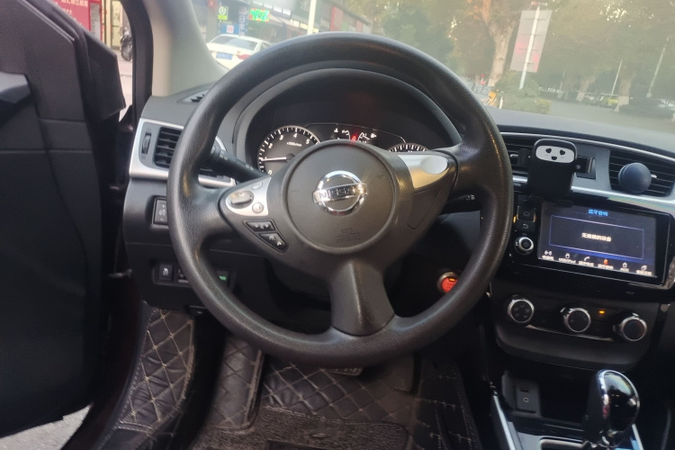 日产 轩逸 2016款 1.6XL  CVT尊享版中控内饰13