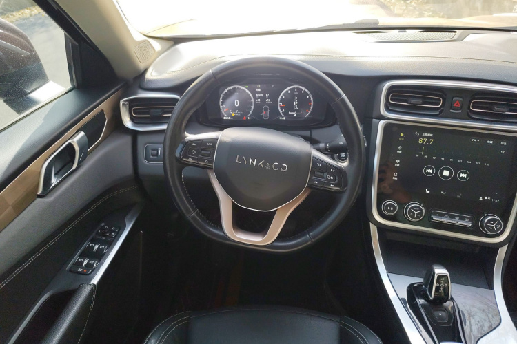 领克01 2018款 2.0T 两驱型+版中控内饰13