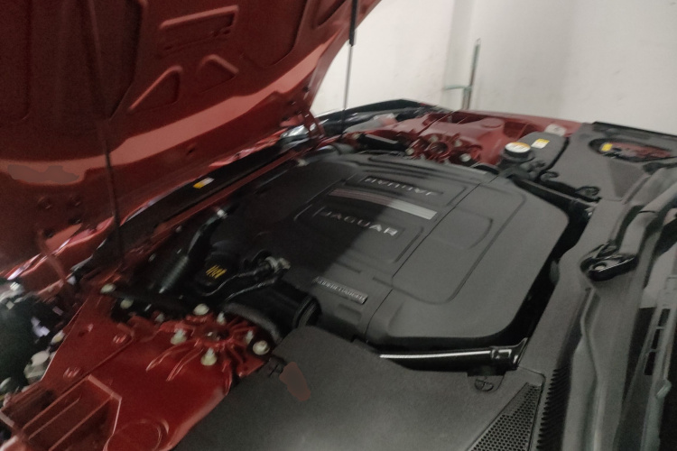 捷豹F-TYPE 2016款 3.0 SC 硬顶版机舱底盘24