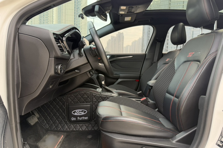 福特 福克斯 2022款 三厢 EcoBoost 180 自动ST Line局部细节19