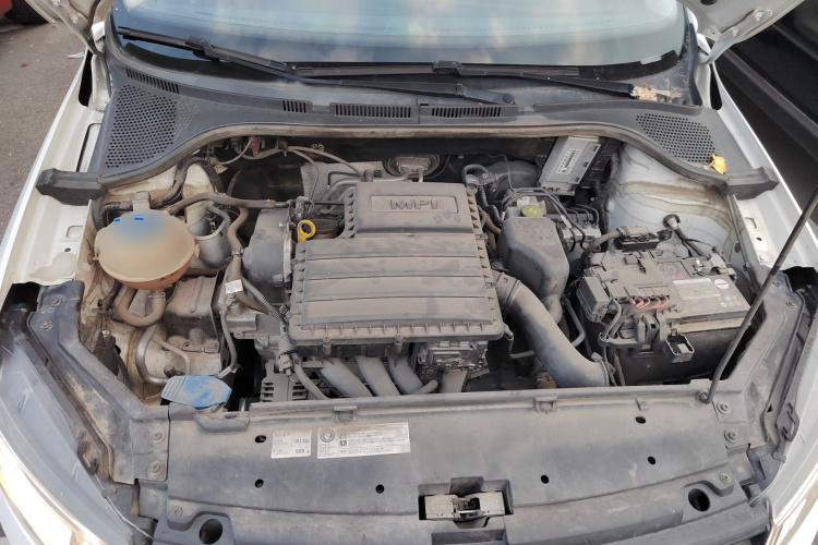 大众 桑塔纳 2018款 1.5L 自动风尚版机舱底盘24