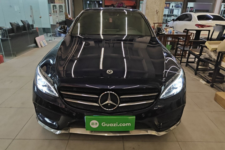 奔驰C级 2017款 改款 C 200 运动版车身外观2