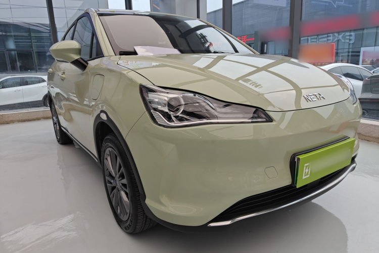 哪吒汽车 哪吒V 2022款 潮 400 Lite车身外观3