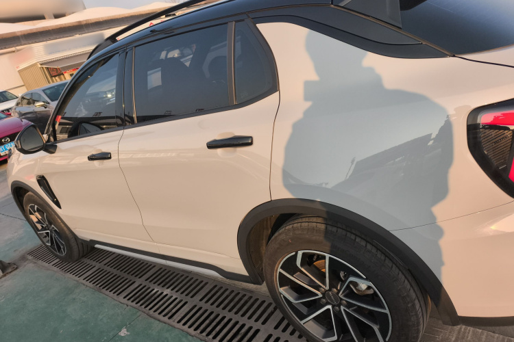 领克01 2023款 1.5TD EM-F PM车身外观4