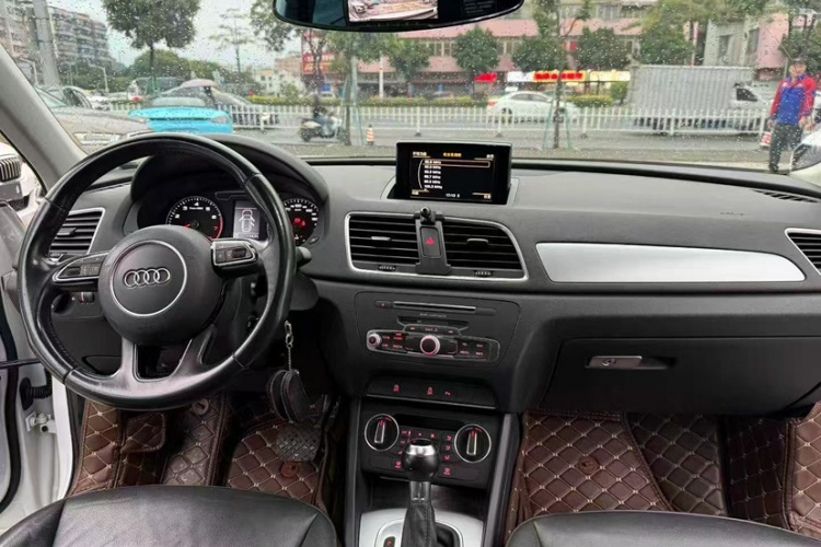 奥迪Q3 2017款 35 TFSI 时尚型中控内饰7003