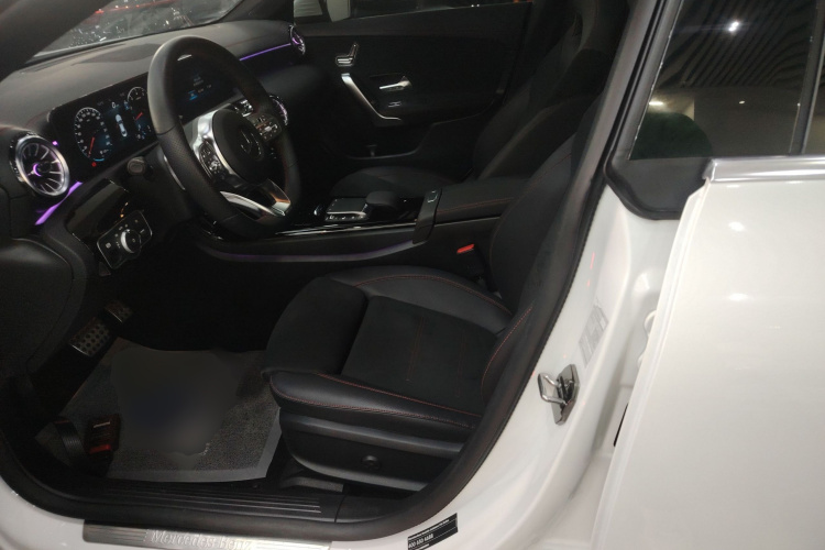 奔驰CLA 2023款 CLA 200中控内饰19