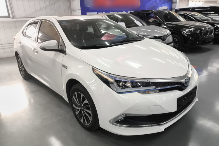 丰田 卡罗拉双擎E+ 2019款 1.8L E-CVT领先版车身外观3