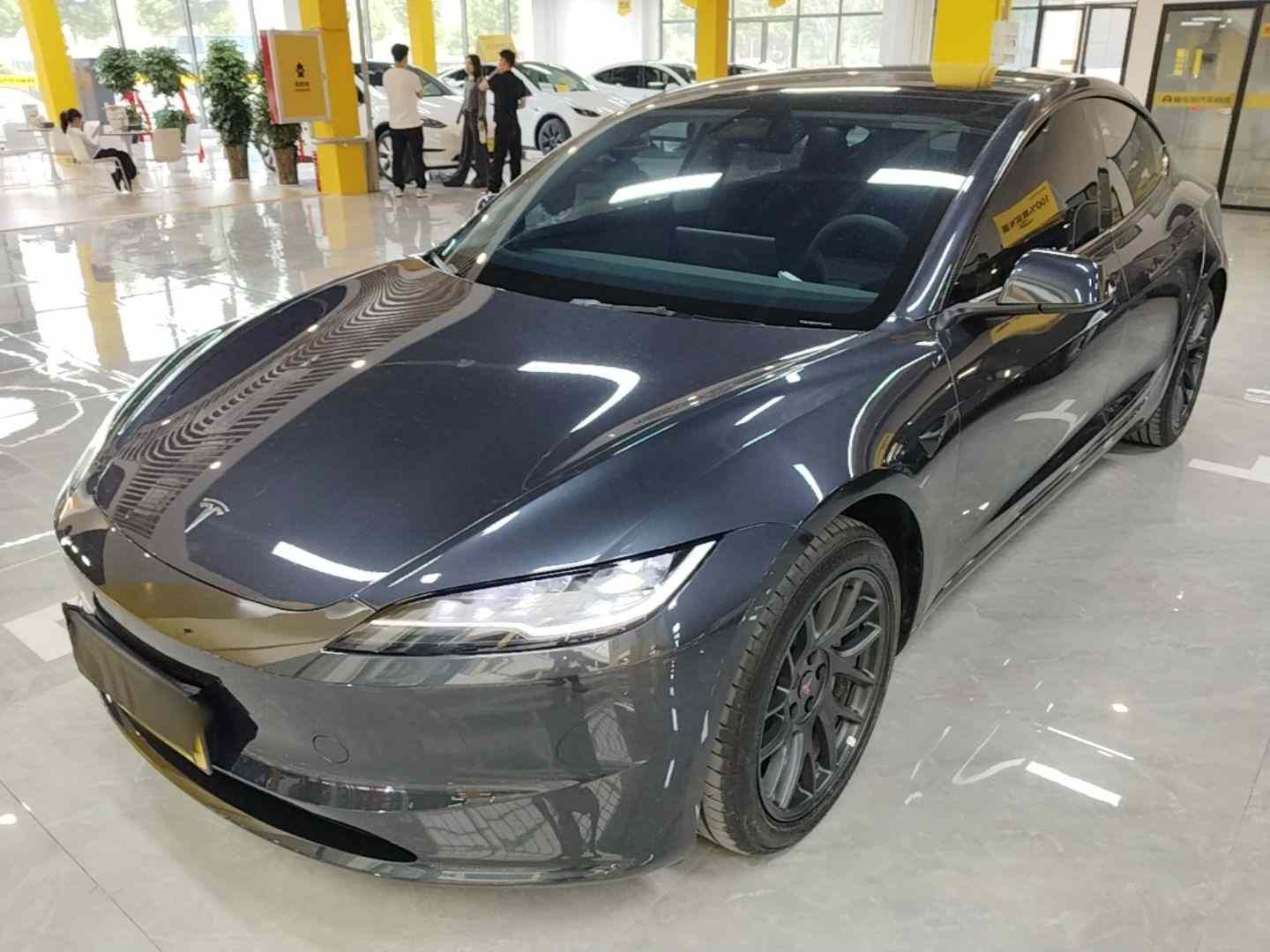 特斯拉 Model 3 2025款 后轮驱动版(2)