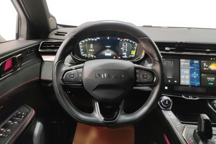 领克05 2022款 2.0TD 四驱劲Halo中控内饰13