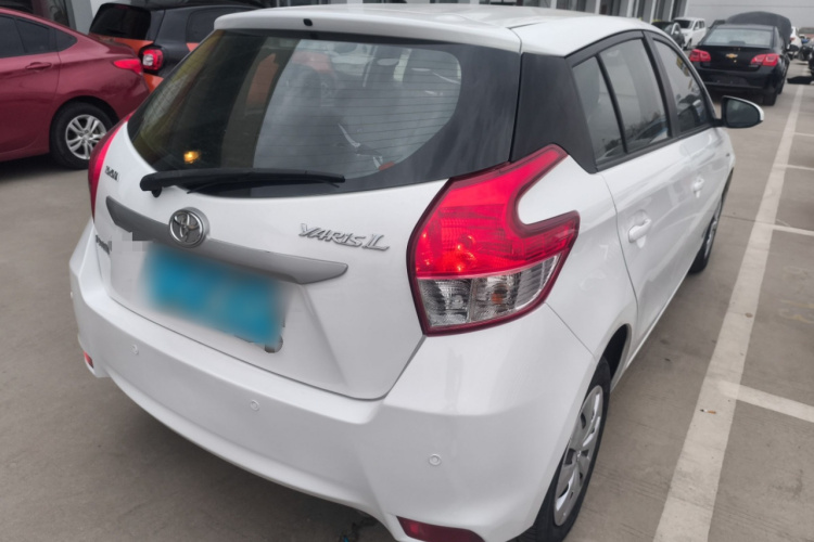 丰田 YARiS L 致炫 2015款 1.5E 自动魅动版车身外观7