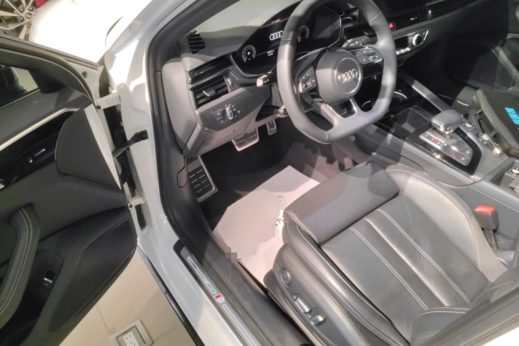 奥迪A4L 2024款 40 TFSI 豪华动感型中控内饰20