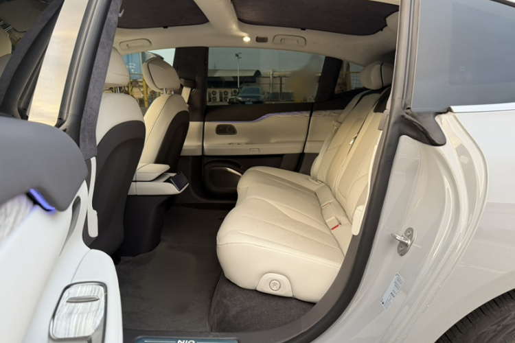 蔚来ET7 2022款 75kWh中控内饰7006