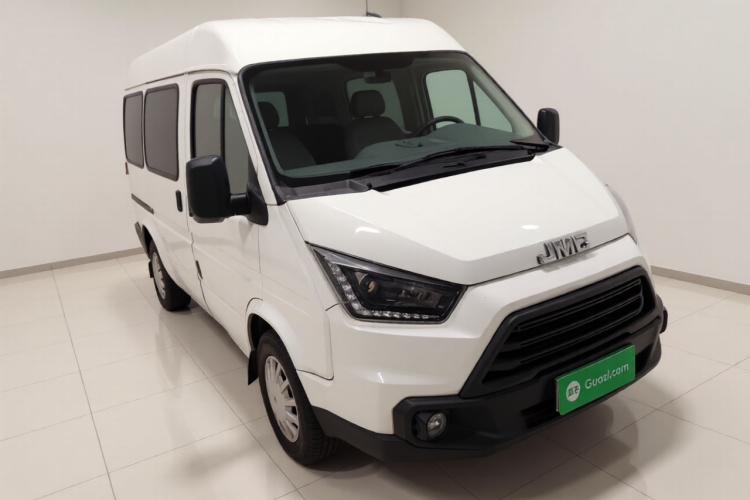 江铃 特顺 2019款 2.8T商运型短轴中顶6座国VI JX493车身外观3