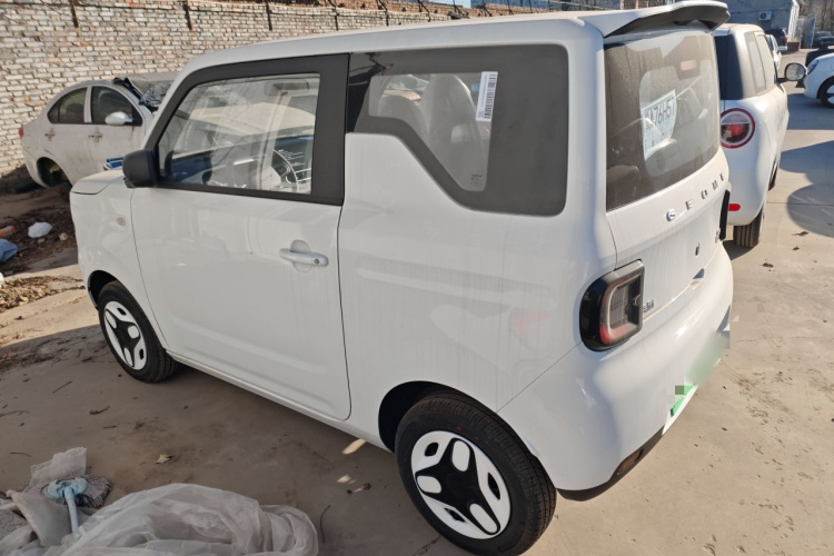 吉利银河 熊猫 2025款 210km 元气熊车身外观4