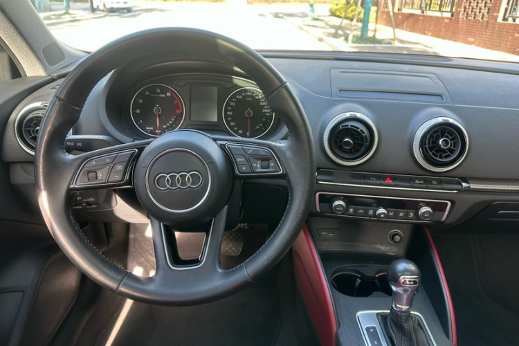 奥迪A3 2018款 30周年年型 Sportback 35 TFSI 风尚型中控内饰7008