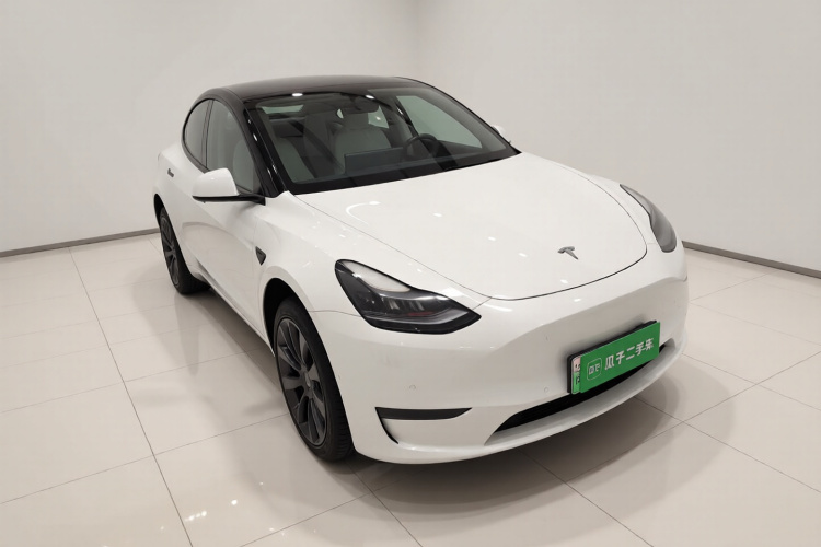 特斯拉 Model Y 2022款 长续航全轮驱动版车身外观3