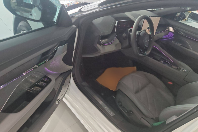 极氪001 2023款 WE版 86kWh中控内饰7003