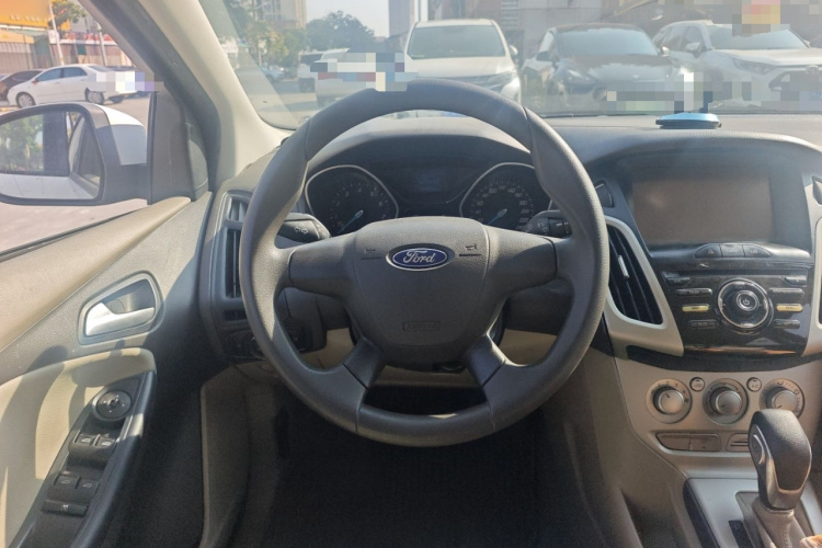 福特 福克斯 2012款 三厢 1.6L 自动舒适型局部细节13