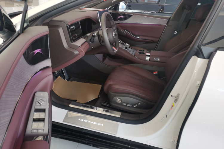 腾势Z9GT 2024款 1100四驱Ultra版中控内饰19