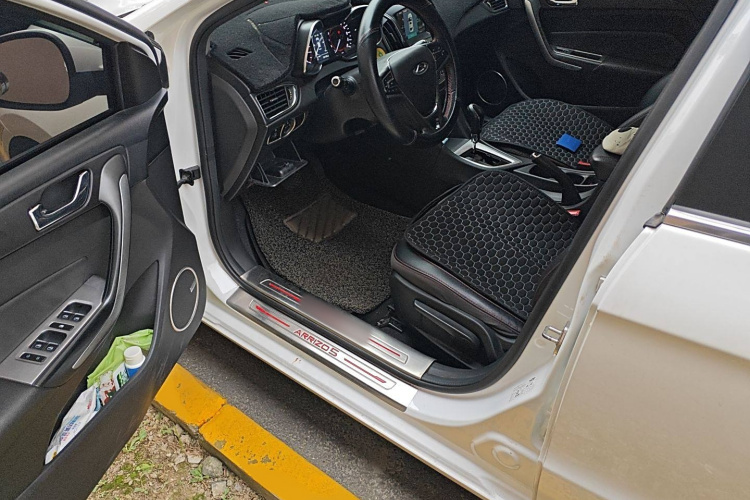 奇瑞 艾瑞泽5 2016款 1.5L CVT领潮版中控内饰7003